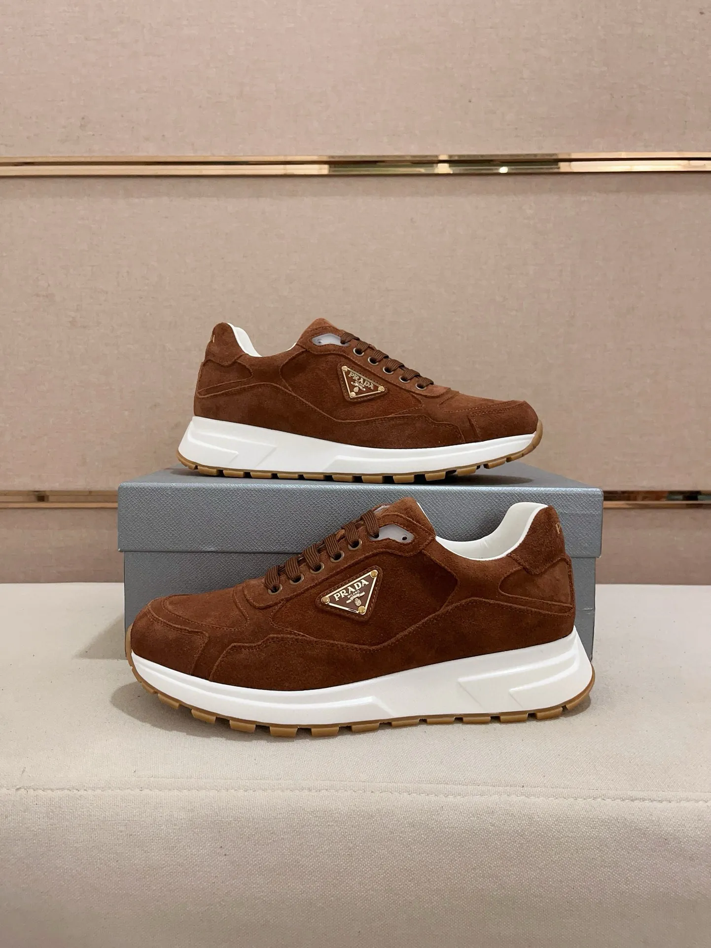 Men's shoes 💰 580💰 ✔️✔️✔️High-quality new PRADA counters are launched simultaneously. The new men's shoes and 😘 fabrics are made of selected first-layer cowhide with superb craftsmanship. Lining: Full cowhide lining. 👍🏿 High-end ☄️ air-cushion molded anti-slip rubber outsole, exquisite lines, simple and elegant, comfortable and high-end for leisure travel. Code number: 38 to 45 (can be customized to 46 to 47, non-refundable)